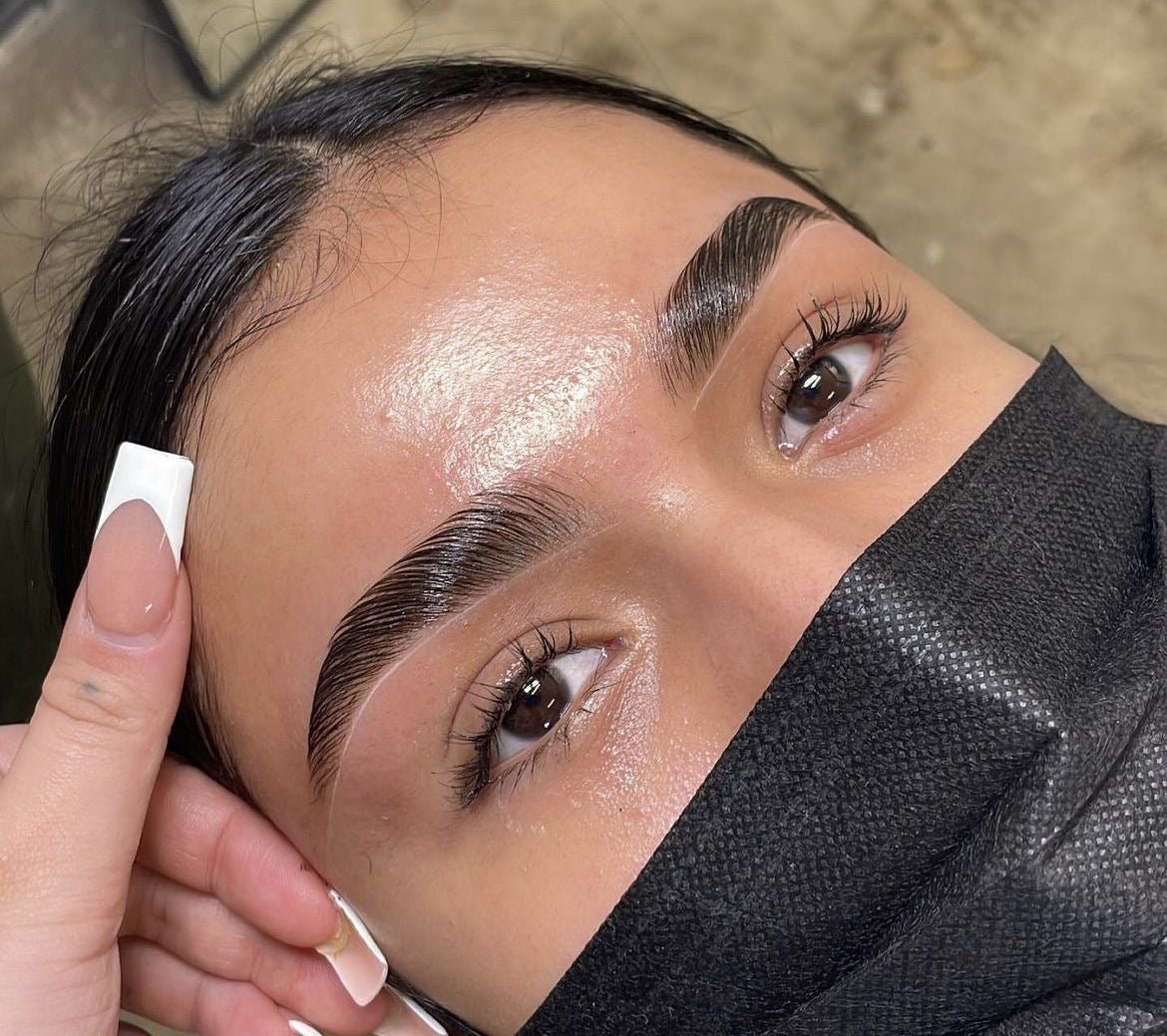 Formation en présentiel : « Rehaussement de cils + Browlift + Restructuration sans épilation » - ACM BEAUTY